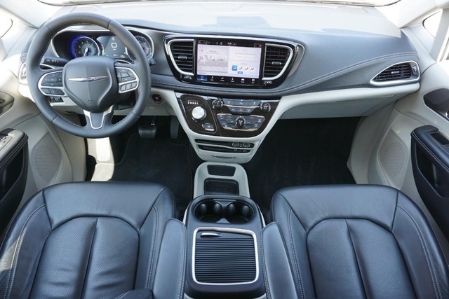 2022 Chrysler Pacifica Touring L photo 30