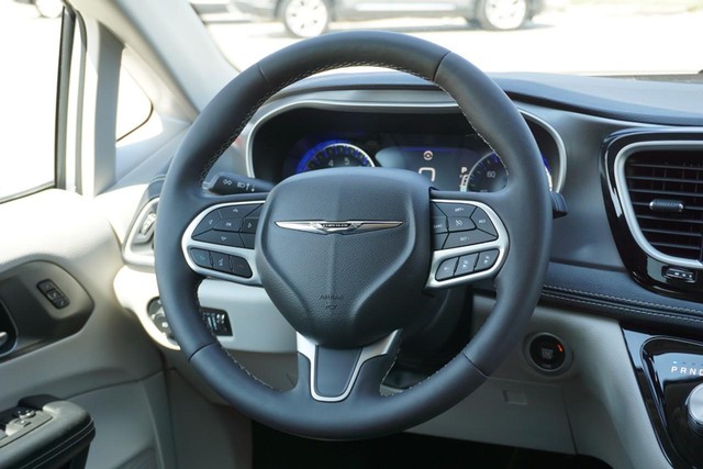 2022 Chrysler Pacifica Touring L photo 31