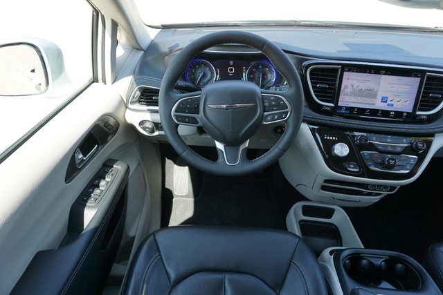 2022 Chrysler Pacifica Touring L photo 35