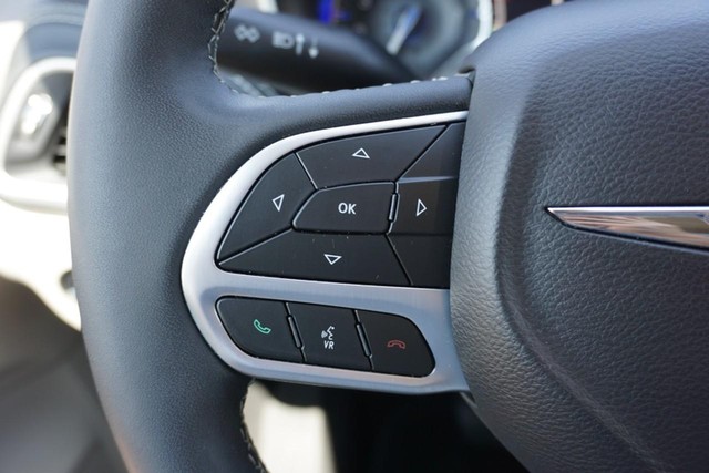 2022 Chrysler Pacifica Touring L photo 36