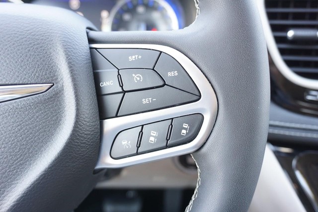 2022 Chrysler Pacifica Touring L photo 37