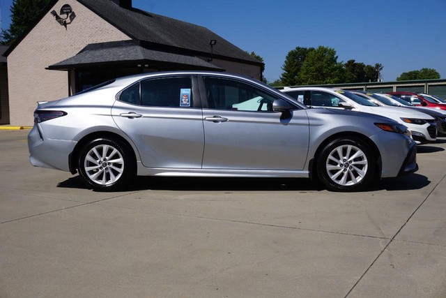 2022 Toyota Camry SE image 02