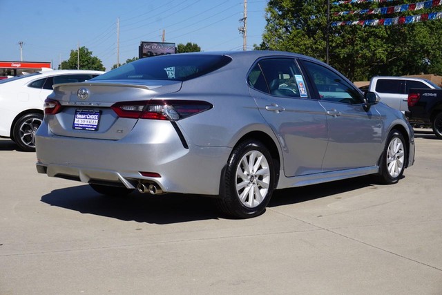 2022 Toyota Camry SE image 03