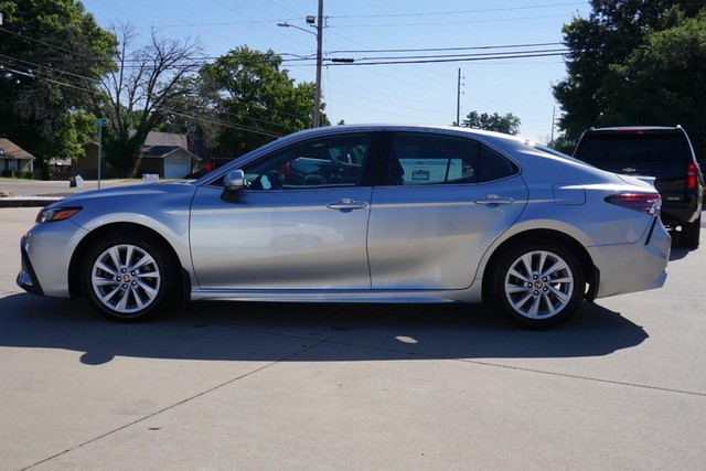 2022 Toyota Camry SE image 06