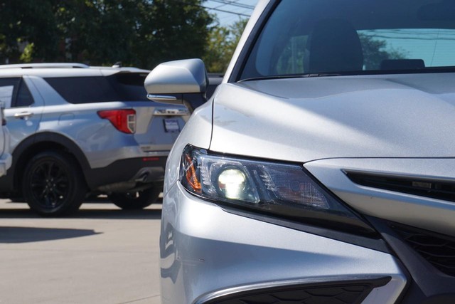 2022 Toyota Camry SE image 09