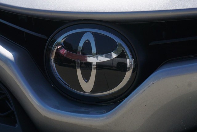 2022 Toyota Camry SE image 11