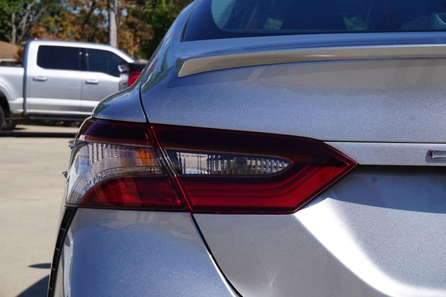 2022 Toyota Camry SE image 16