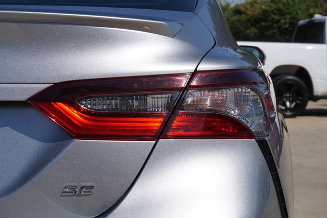 2022 Toyota Camry SE image 17