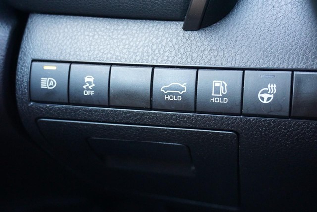 2022 Toyota Camry SE image 36