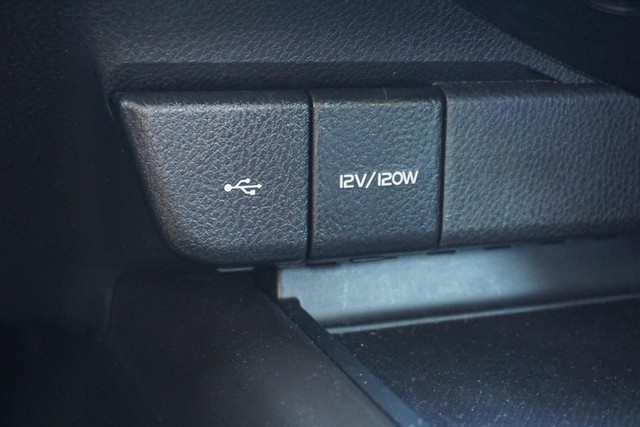 2022 Toyota Camry SE image 38