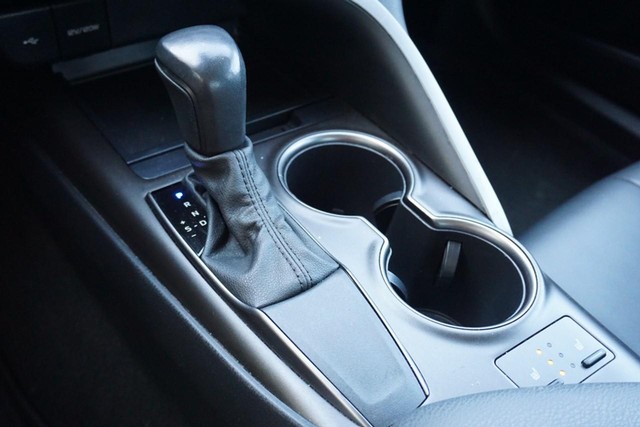 2022 Toyota Camry SE image 39