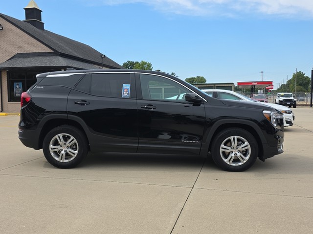 2022 GMC Terrain SLE FWD image 02