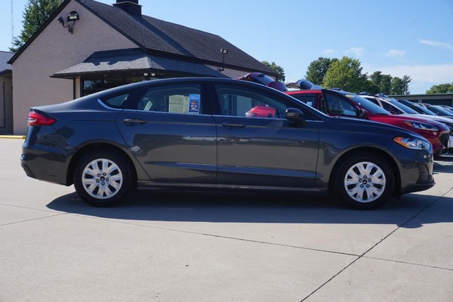 2019 Ford Fusion S image 02