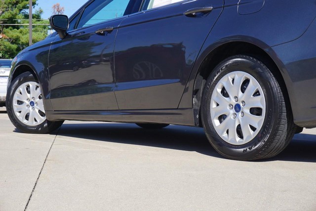 2019 Ford Fusion S image 12