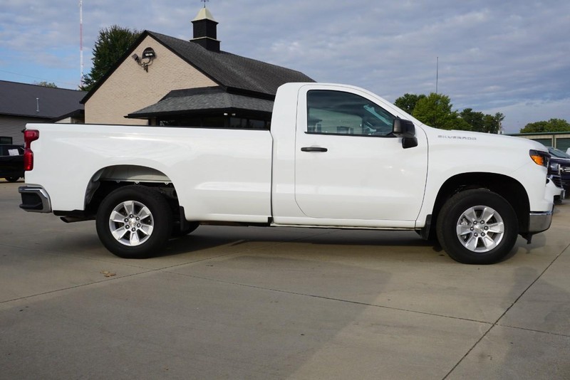 Chevrolet Silverado 1500 Vehicle Full-screen Gallery Image 02