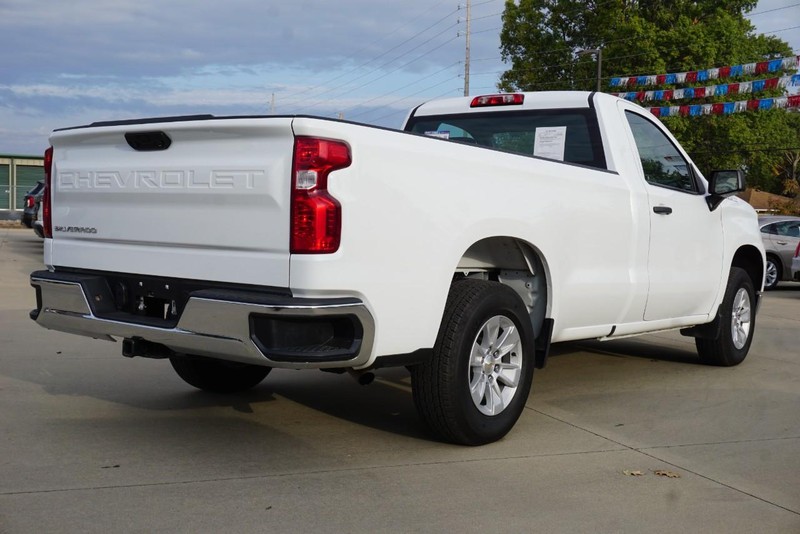 Chevrolet Silverado 1500 Vehicle Full-screen Gallery Image 03