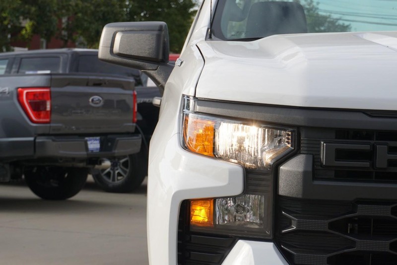 Chevrolet Silverado 1500 Vehicle Full-screen Gallery Image 09