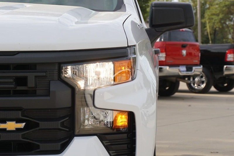 Chevrolet Silverado 1500 Vehicle Full-screen Gallery Image 10