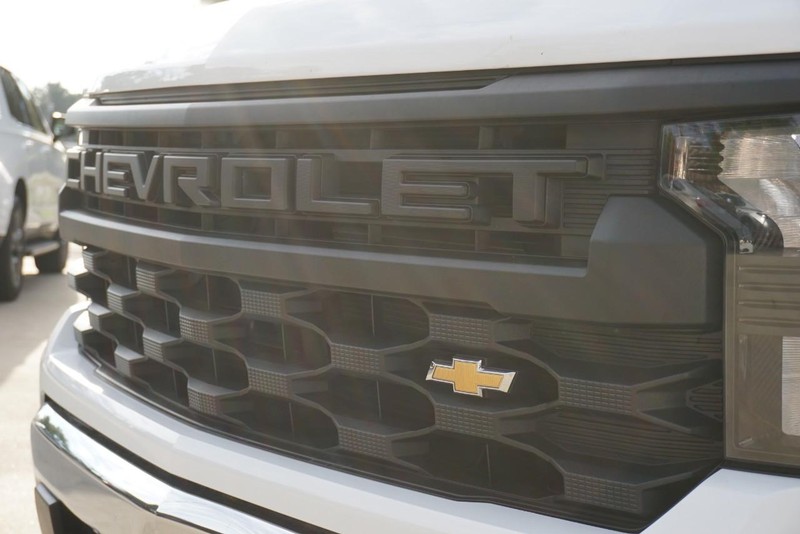 Chevrolet Silverado 1500 Vehicle Full-screen Gallery Image 11