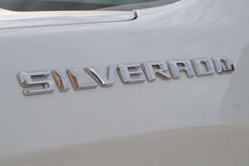 Chevrolet Silverado 1500 Vehicle Full-screen Gallery Image 12