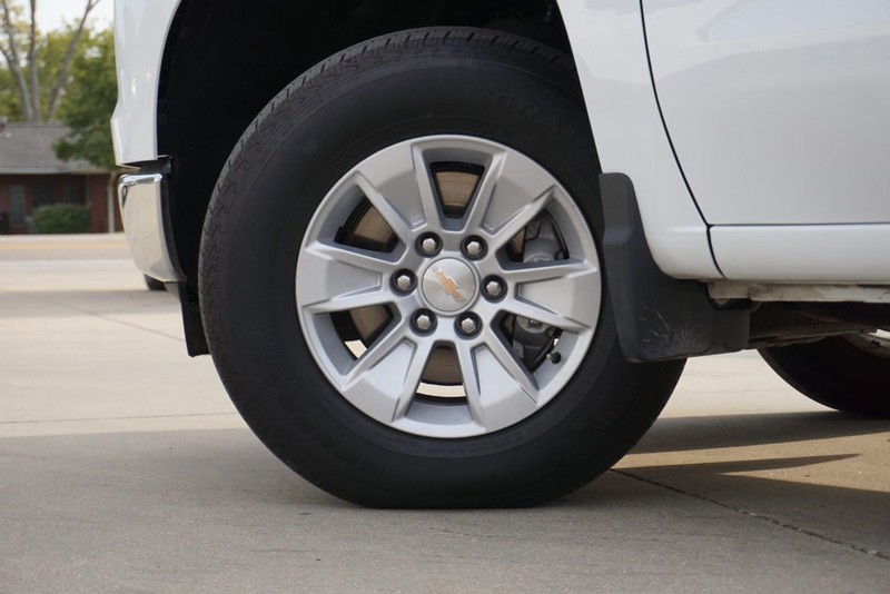 Chevrolet Silverado 1500 Vehicle Full-screen Gallery Image 15