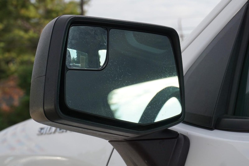 Chevrolet Silverado 1500 Vehicle Full-screen Gallery Image 16