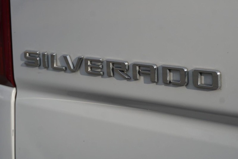 Chevrolet Silverado 1500 Vehicle Full-screen Gallery Image 19