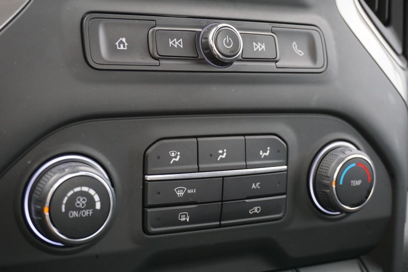 Chevrolet Silverado 1500 Vehicle Full-screen Gallery Image 31