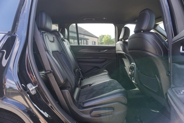 2024 Jeep Grand Cherokee L Altitude image 28