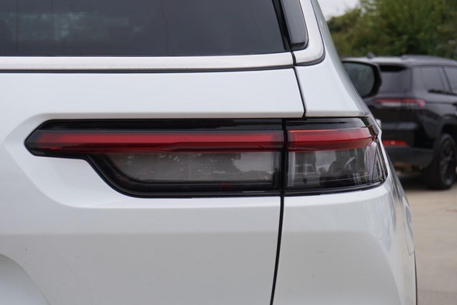 2024 Jeep Grand Cherokee L Limited image 17