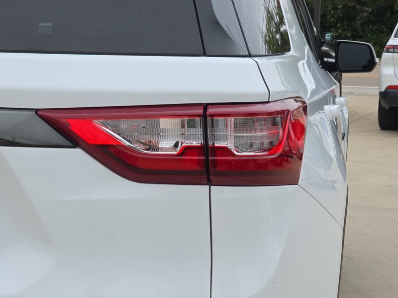 Chevrolet Traverse Vehicle Full-screen Gallery Image 12