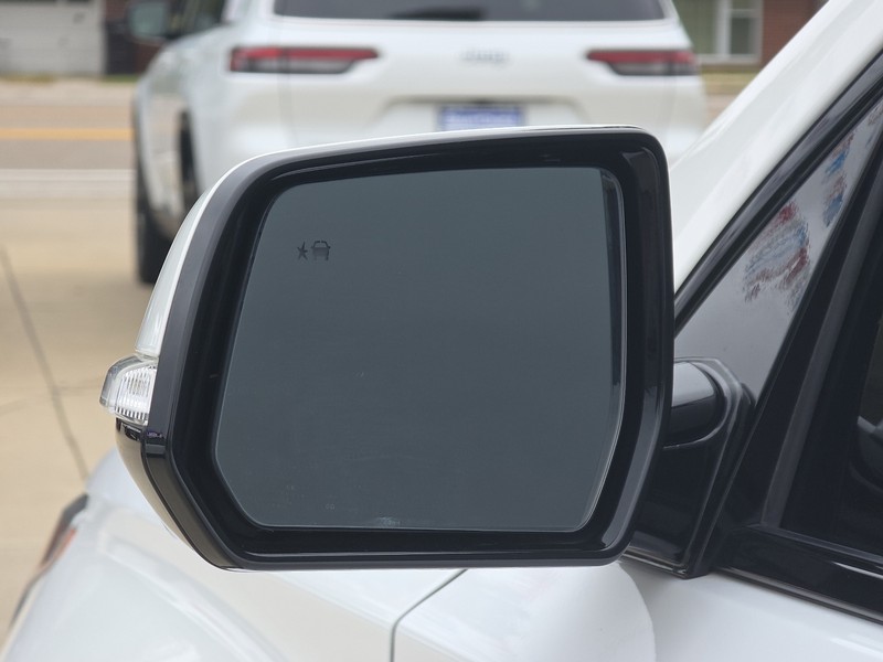 Chevrolet Traverse Vehicle Full-screen Gallery Image 15