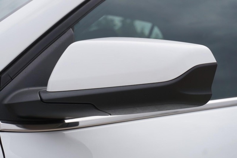 Chevrolet Equinox Vehicle Full-screen Gallery Image 12