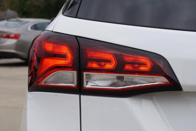 Chevrolet Equinox Vehicle Full-screen Gallery Image 17