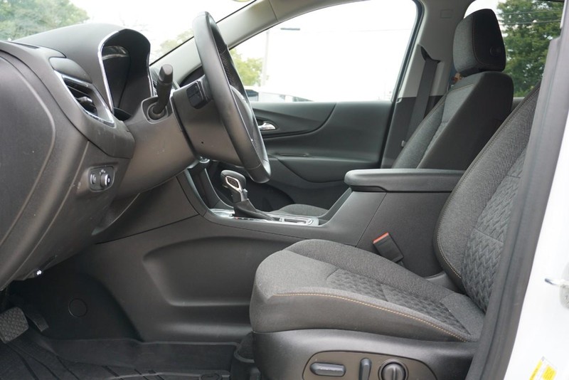 Chevrolet Equinox Vehicle Full-screen Gallery Image 22