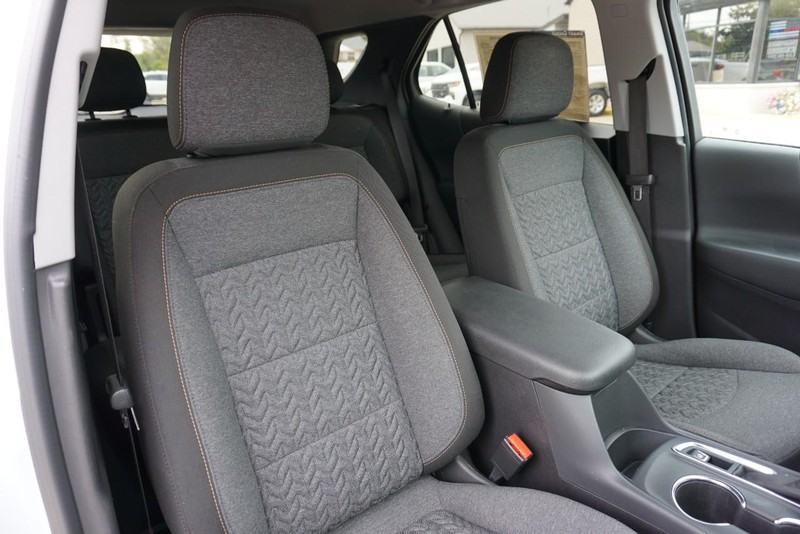 Chevrolet Equinox Vehicle Full-screen Gallery Image 30