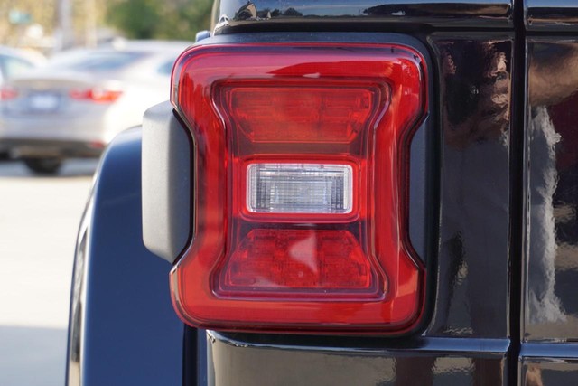 2023 Jeep Wrangler High Altitude image 18