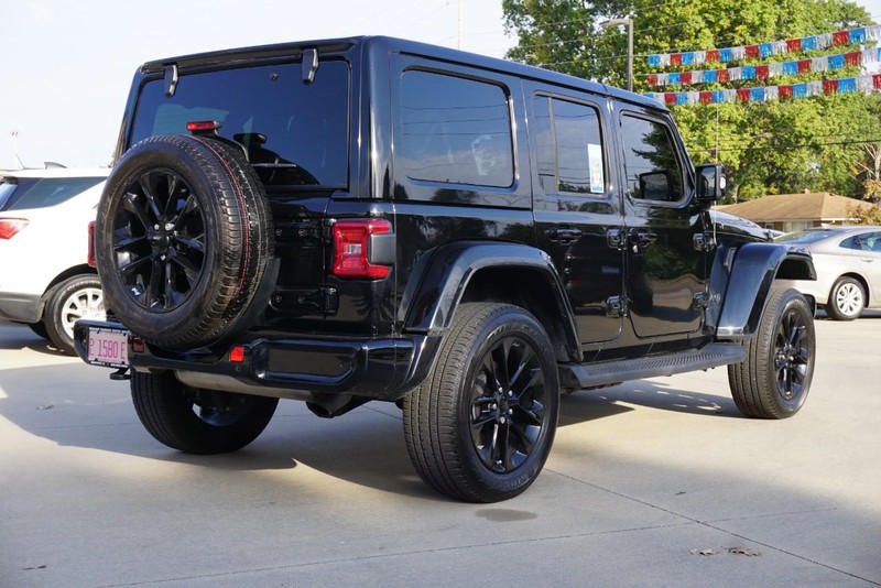 Jeep Wrangler Vehicle Full-screen Gallery Image 03