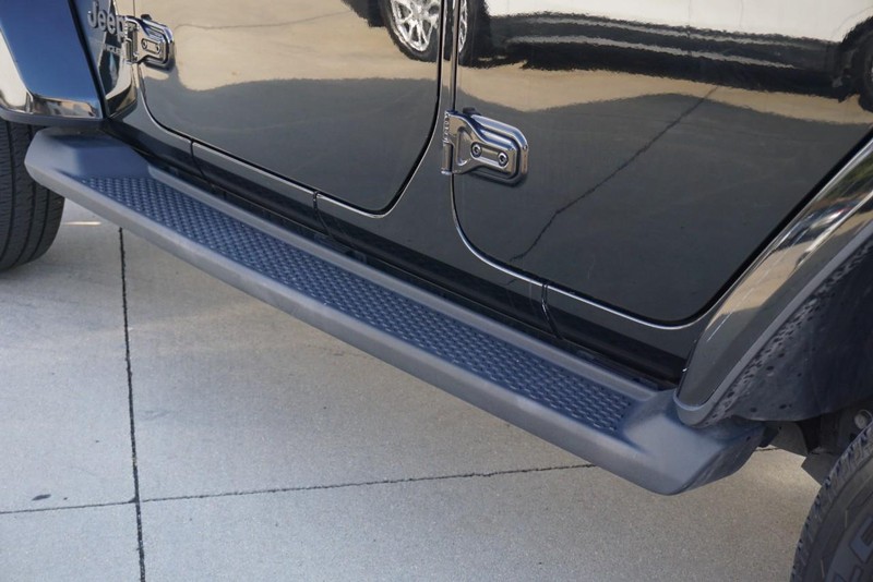 Jeep Wrangler Vehicle Full-screen Gallery Image 16