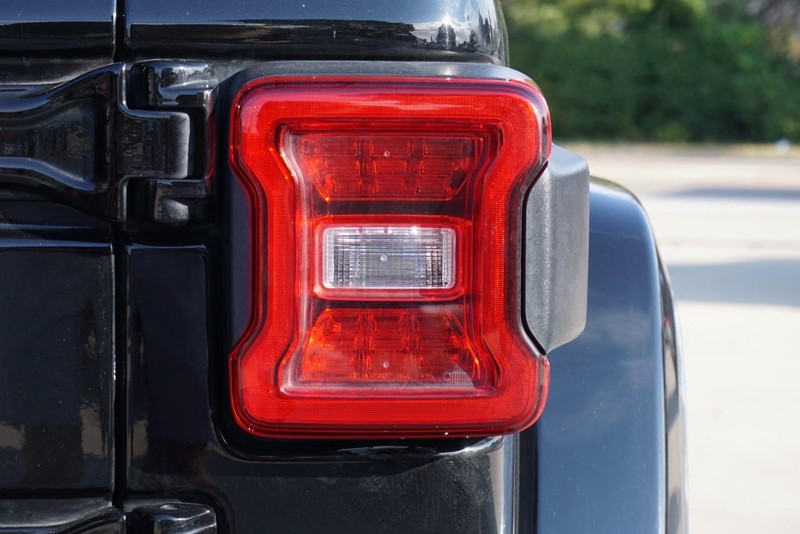 Jeep Wrangler Vehicle Full-screen Gallery Image 19