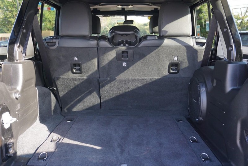 Jeep Wrangler Vehicle Full-screen Gallery Image 21