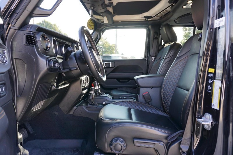 Jeep Wrangler Vehicle Full-screen Gallery Image 23