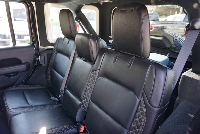 Jeep Wrangler Vehicle Full-screen Gallery Image 26