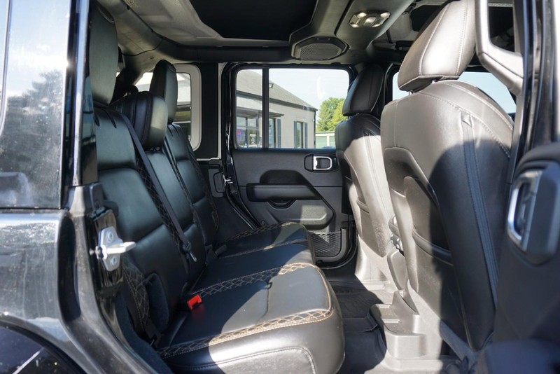 Jeep Wrangler Vehicle Full-screen Gallery Image 27