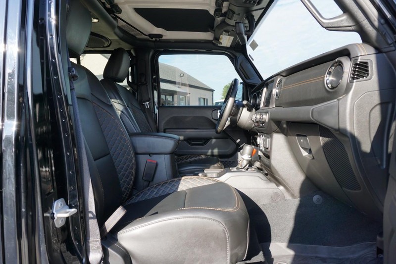 Jeep Wrangler Vehicle Full-screen Gallery Image 29