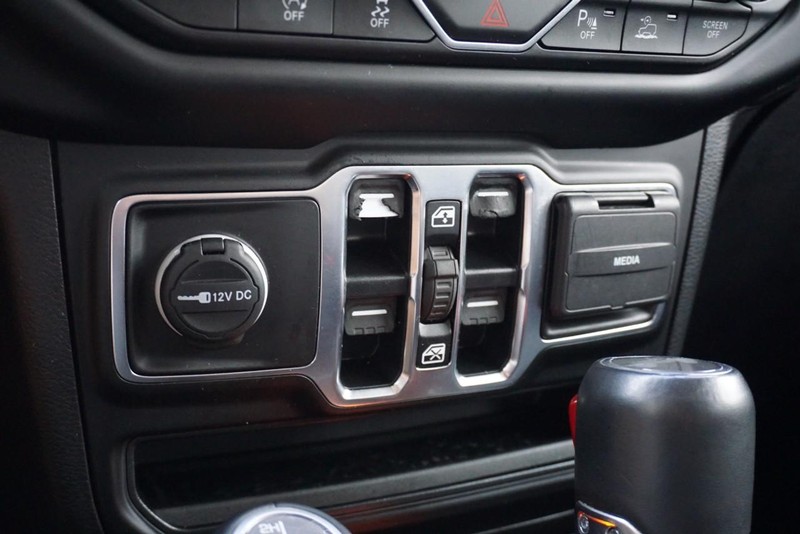 Jeep Wrangler Vehicle Full-screen Gallery Image 42