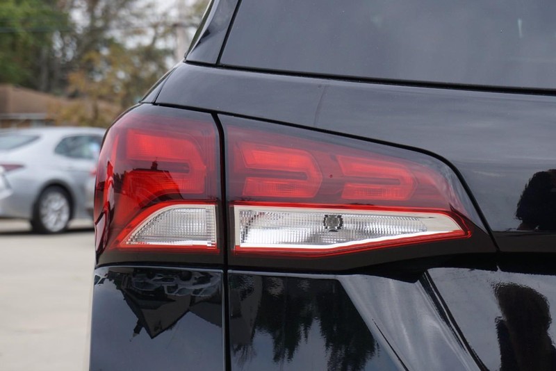 Chevrolet Equinox Vehicle Full-screen Gallery Image 17