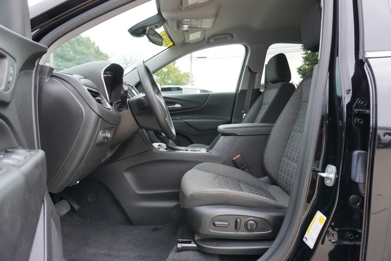 Chevrolet Equinox Vehicle Full-screen Gallery Image 23