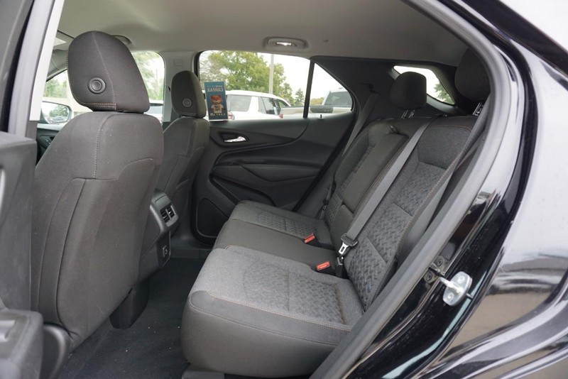Chevrolet Equinox Vehicle Full-screen Gallery Image 26
