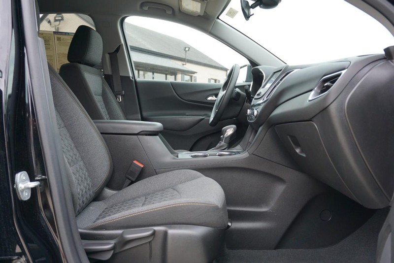 Chevrolet Equinox Vehicle Full-screen Gallery Image 30
